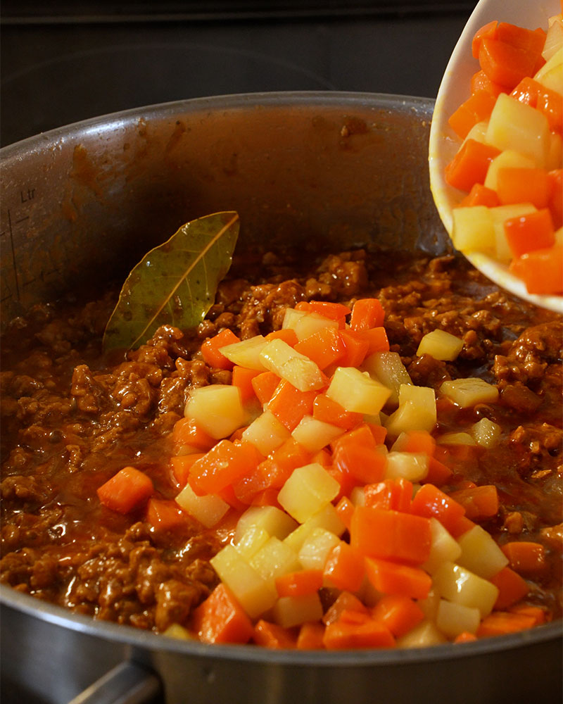 Fried potatoes and carrots added back into Giniling